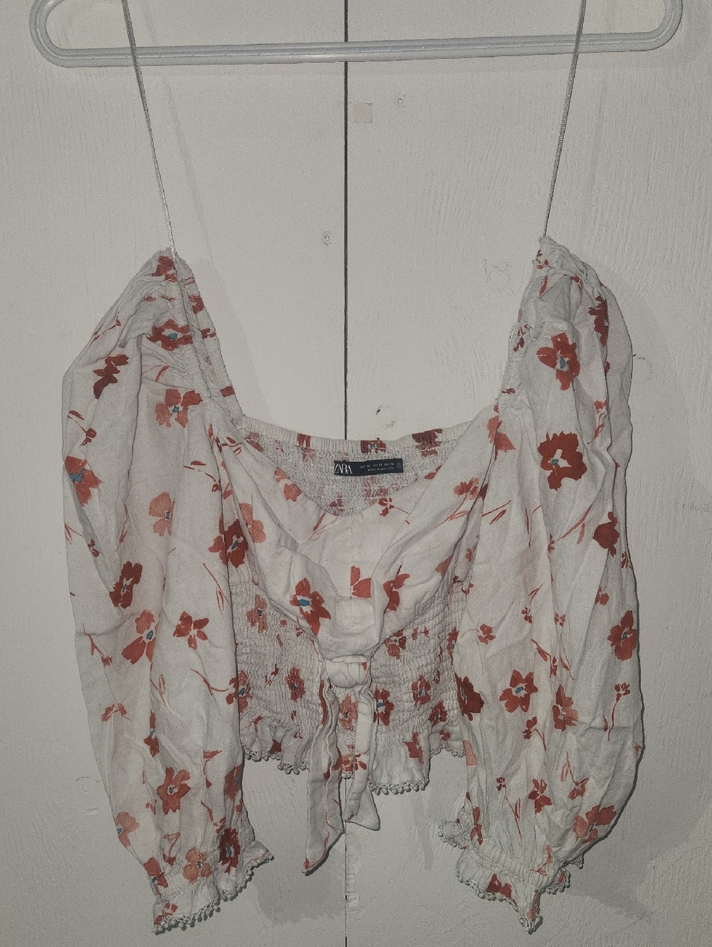 ZARA White Floral Peasant Crop Top with Rust-Red Blooms